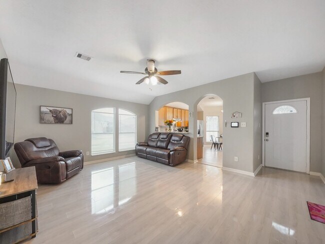 Building Photo - 4006 Raspberry Ct