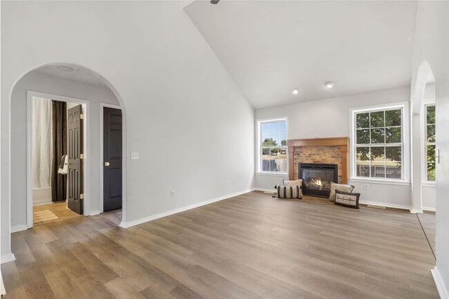 Building Photo - Newly Remodeled! | 4 Bedroom | 2 Bathroom | 2 Car Garage | 1,700 sq ft home | Fenced in back yard...