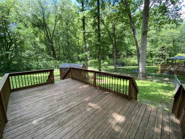 Building Photo - 6022 Battlefield Green Dr
