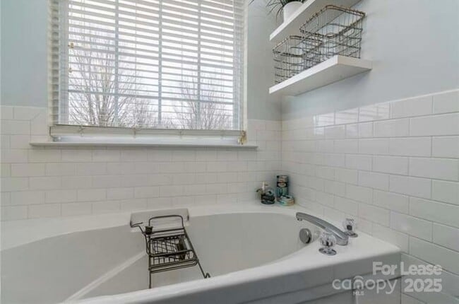 Building Photo - 18506 Oakhurst Blvd