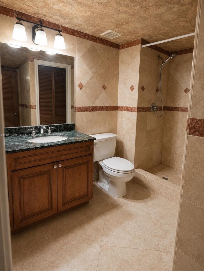 Building Photo - 309 Lakeview Dr