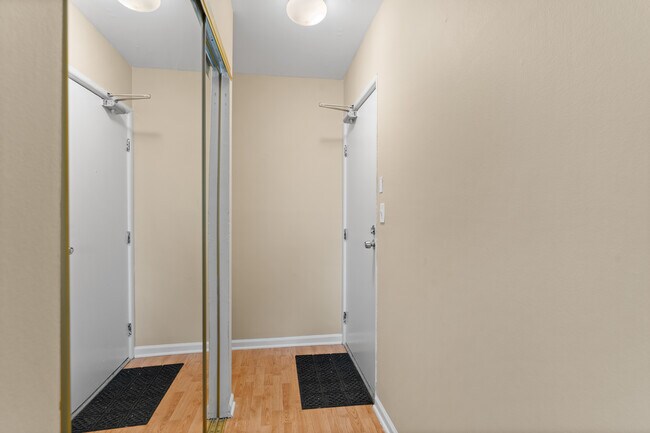 Building Photo - 1489 N Winslowe Dr