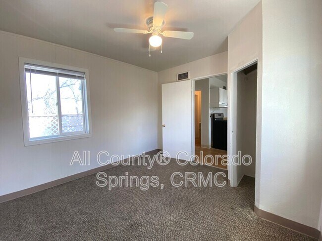 Building Photo - 114 W Brookside St