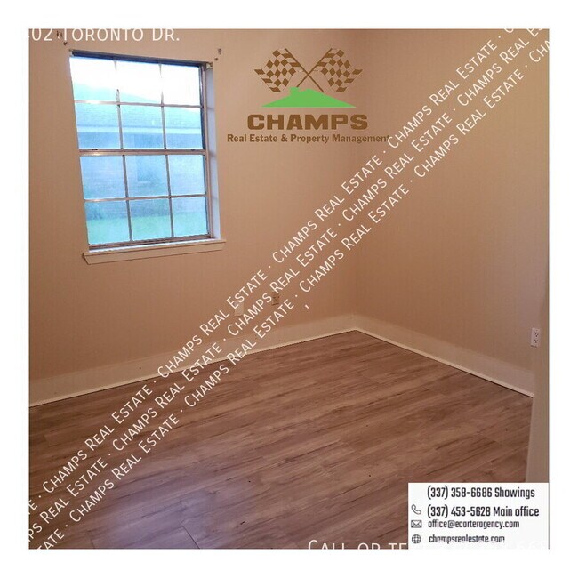 Building Photo - 402 Toronto Dr