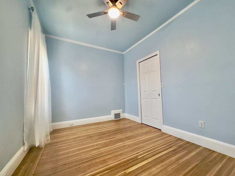 Building Photo - 2615 Maxwell Ave