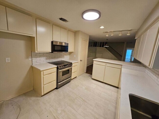 Building Photo - 613-613 Kings Mountain Dr