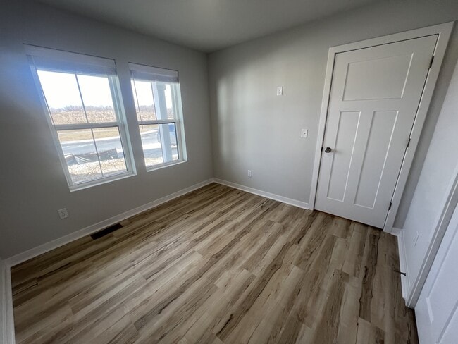 Building Photo - W219N16241 Primrose Ct
