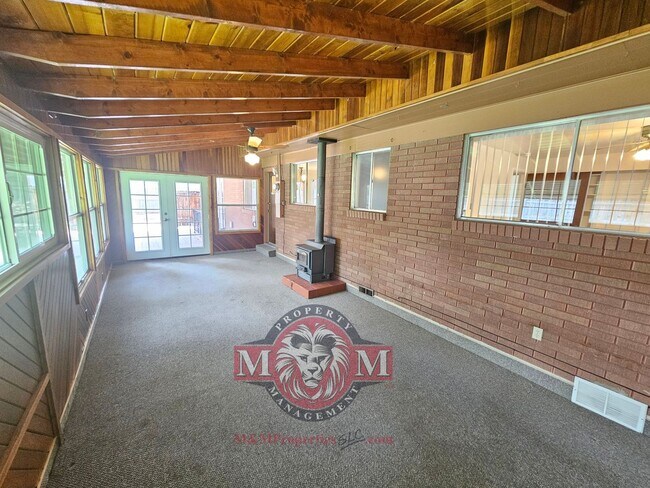 Building Photo - Spacious 5 Bd 3 Ba Home Cottonwood Heights