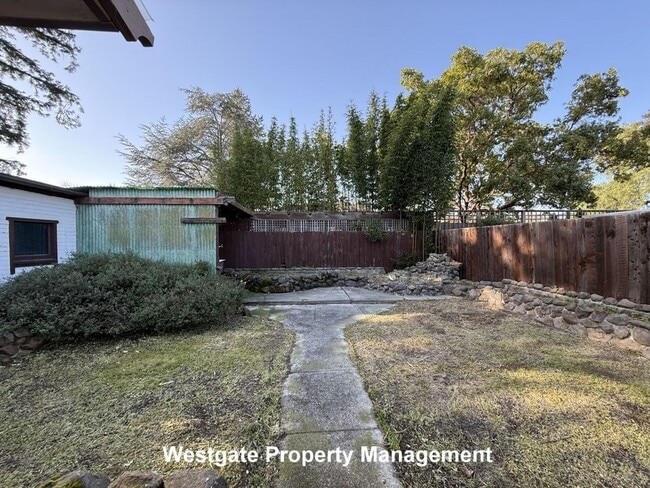 Building Photo - 626 E St