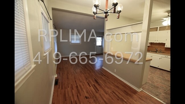 Building Photo - 860 Deborah St