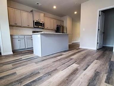 Building Photo - 1055 Bayrose Cir