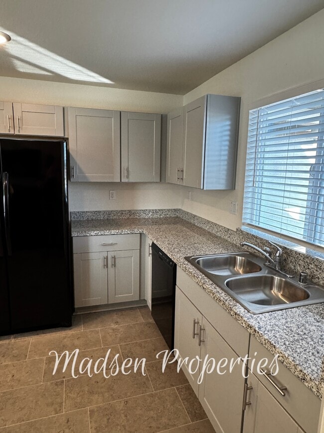 Building Photo - 114 Christian Ave