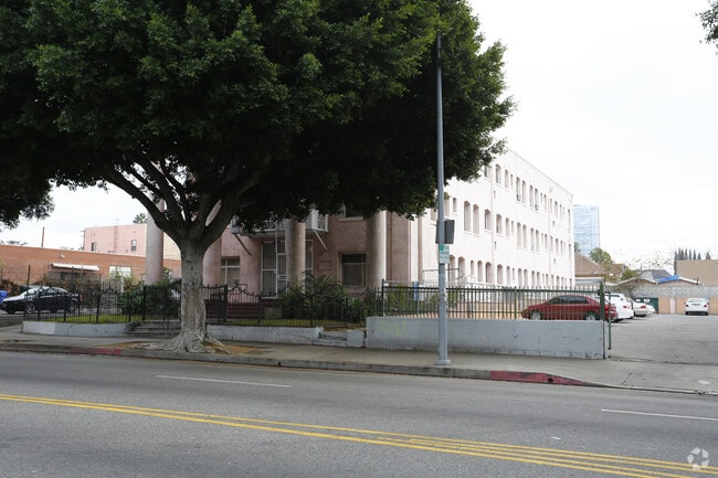 Building Photo - 1136 S Alvarado St