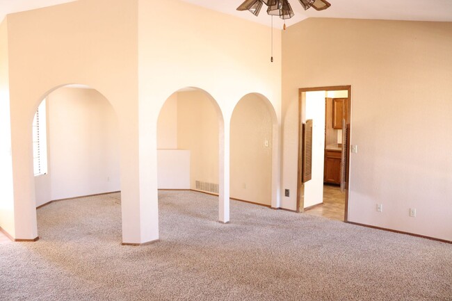 Building Photo - Country Club Estates Home