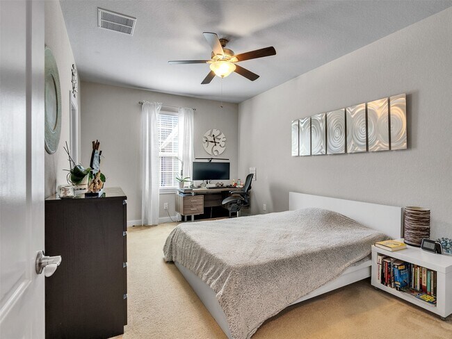 Building Photo - 18324 Parkview Point Dr