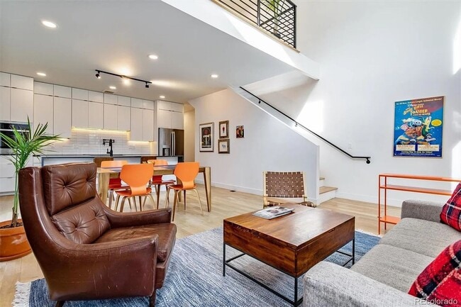Building Photo - Contemporary Townhome in an Exceptional Su...