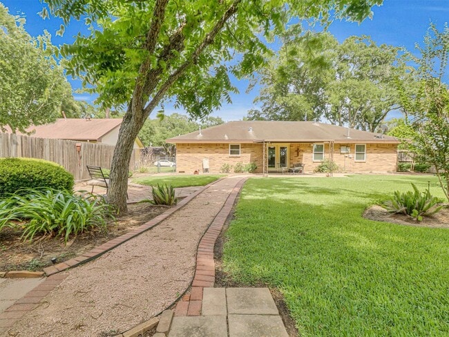 Building Photo - 805 Bluebonnet Ln