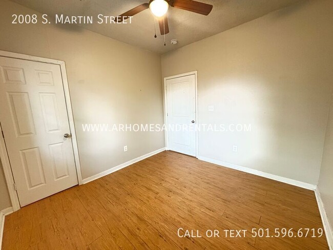 Building Photo - 2008 S Martin St