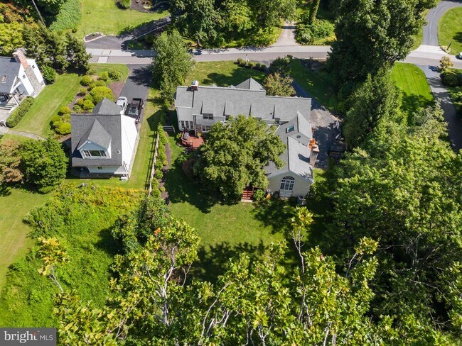 Building Photo - 507 Meadowbrook Cir