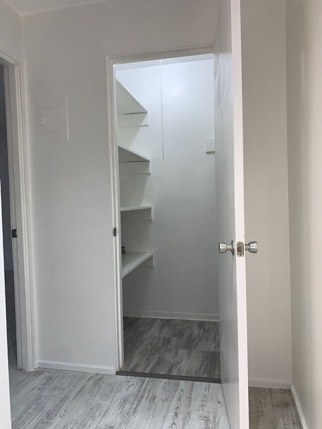 Building Photo - Ground floor Oasis -  1BD/1.5BA
