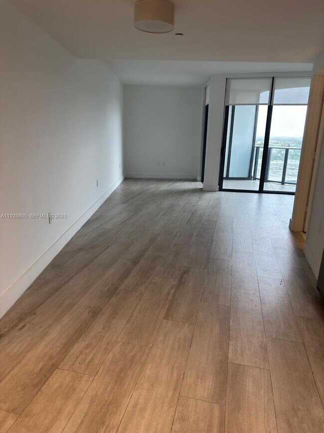 Building Photo - 121 NE 34th St