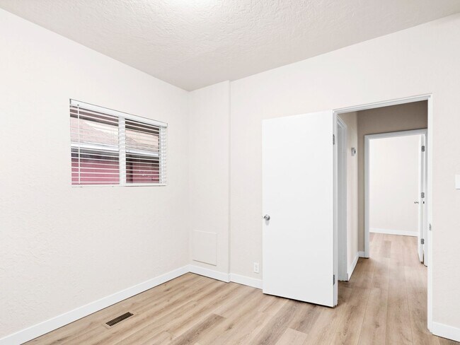 Building Photo - 3002 Porter Ave