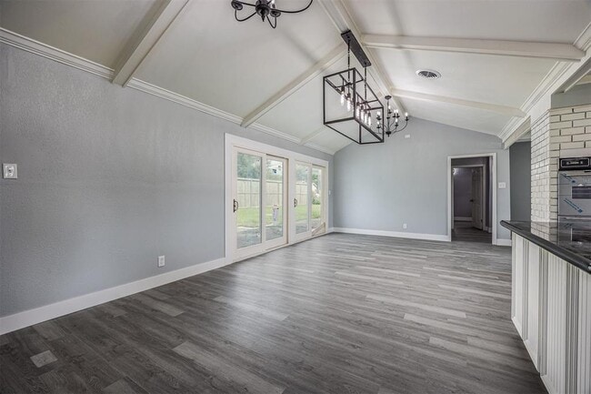 Building Photo - 602 E Forest Ave