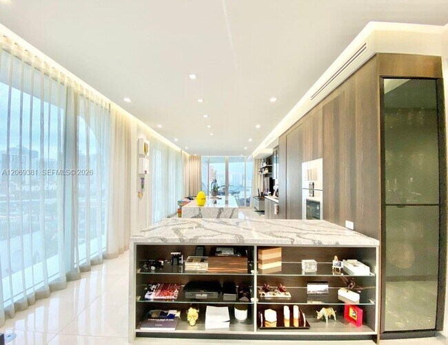 Building Photo - 16901 Collins Ave