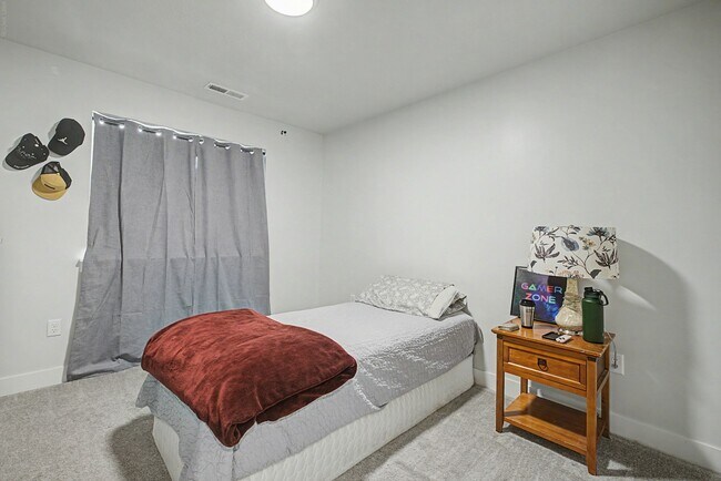 Building Photo - 1531 Stone Gate Dr