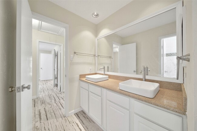 Building Photo - 10904 Birch Dr