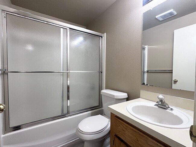 Building Photo - 21-734