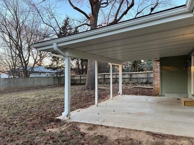 Building Photo - Newly Remodeled Property in Southeast Springfield
