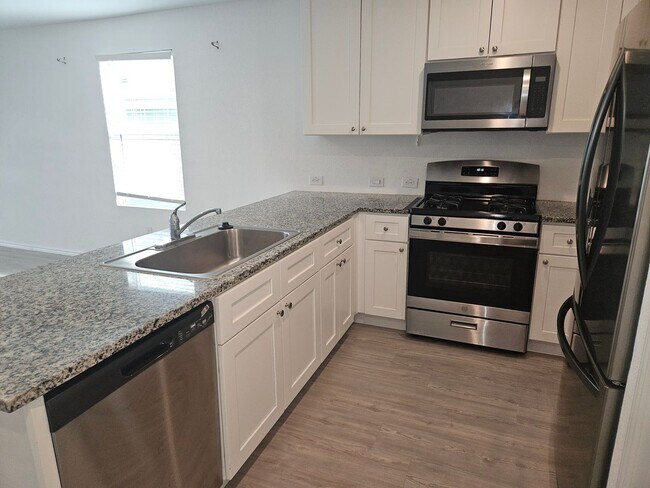 Building Photo - 4 Bedroom with 2 car garage