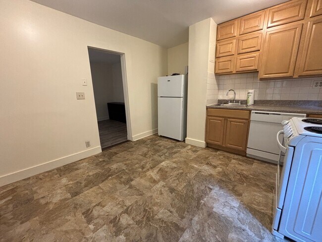 Building Photo - 69 Myrtle St