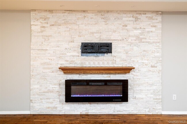 Building Photo - 277 W Broadway