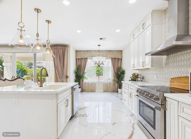 Building Photo - Luxury Awaits with Designer Details