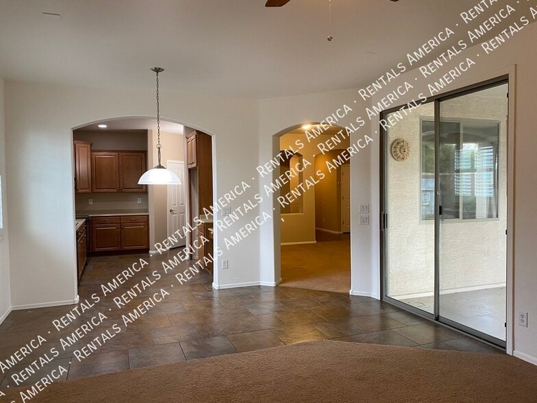 Building Photo - 2662 S Portland Ave