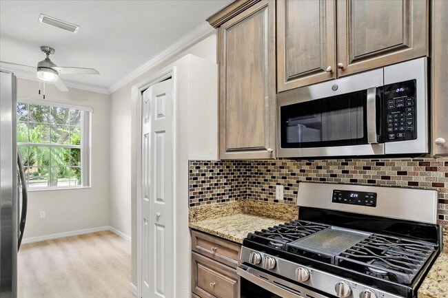 Building Photo - 15234 Searobbin Dr