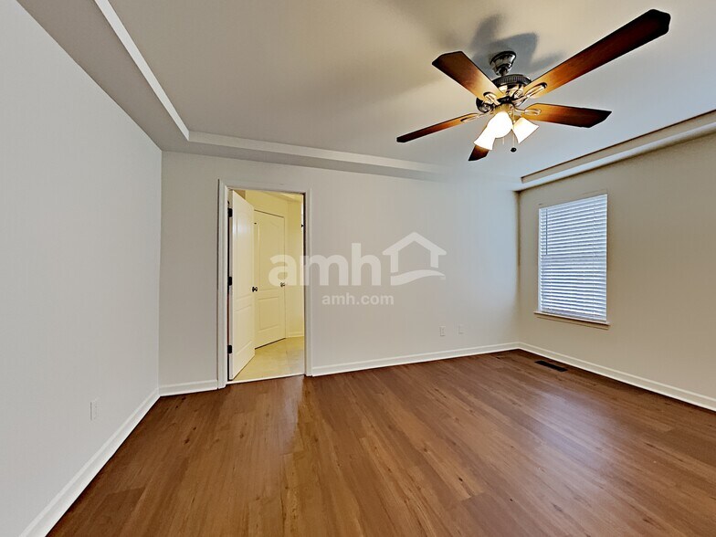 Building Photo - 679 Whispering Breeze