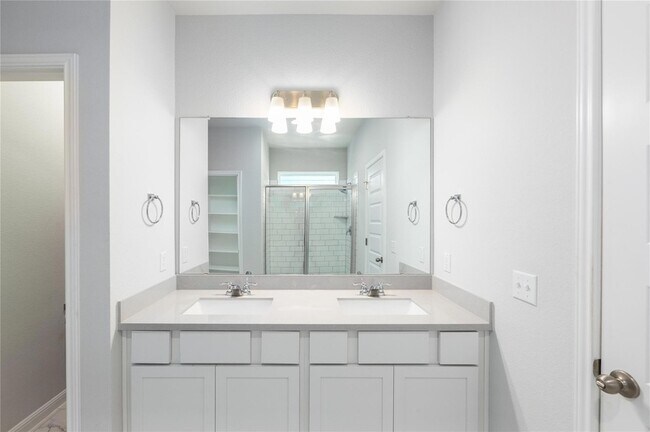 Building Photo - 301 Elm Br Trl