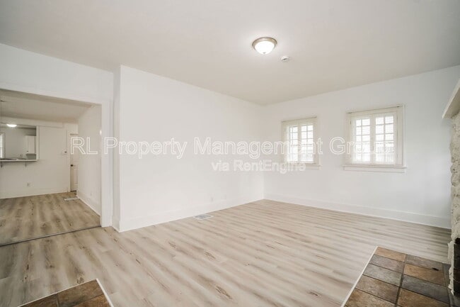 Building Photo - 56 E Coshocton St