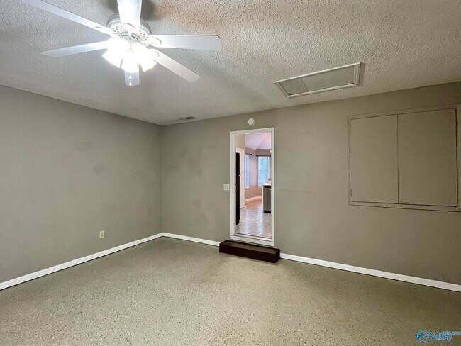 Building Photo - 105 Sugarwood Ct
