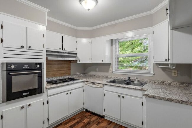 Building Photo - Large Home in Four Seasons Area, Hardwoods, Dining Room, Screed Porch, Fenced!