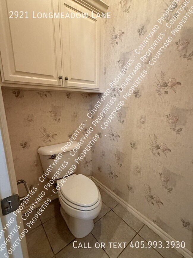 Building Photo - 2921 Longmeadow Ln