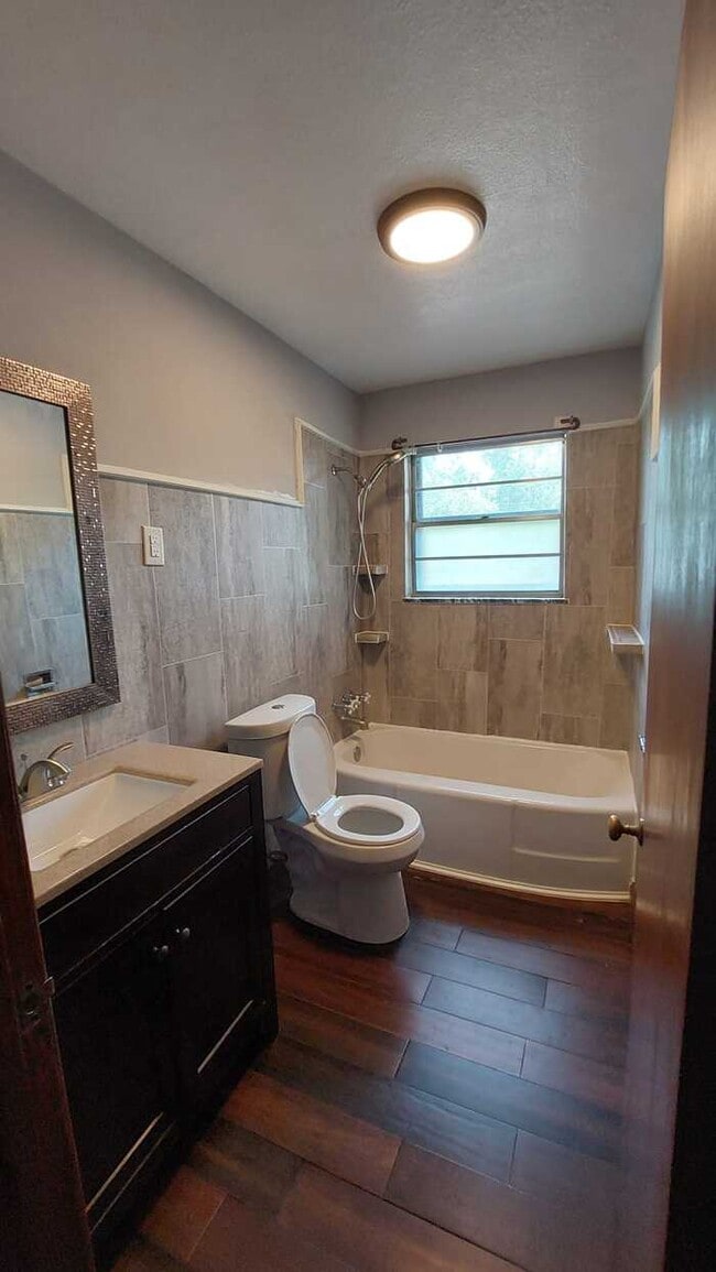 Building Photo - 2 bedroom 1 bath