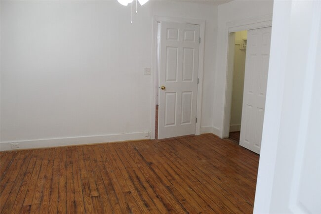 Building Photo - 229 Neyland St