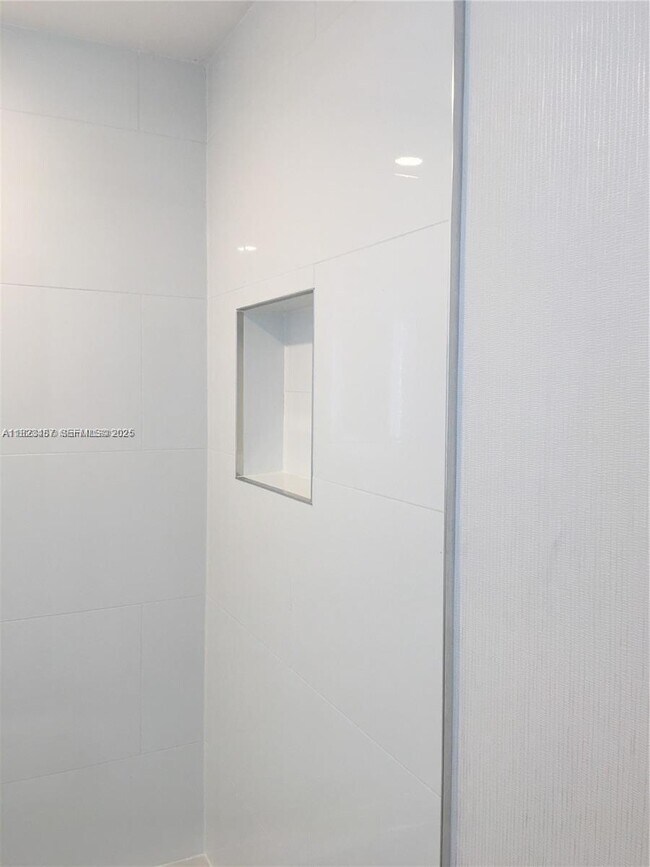 Building Photo - 5151 N Hwy A1A