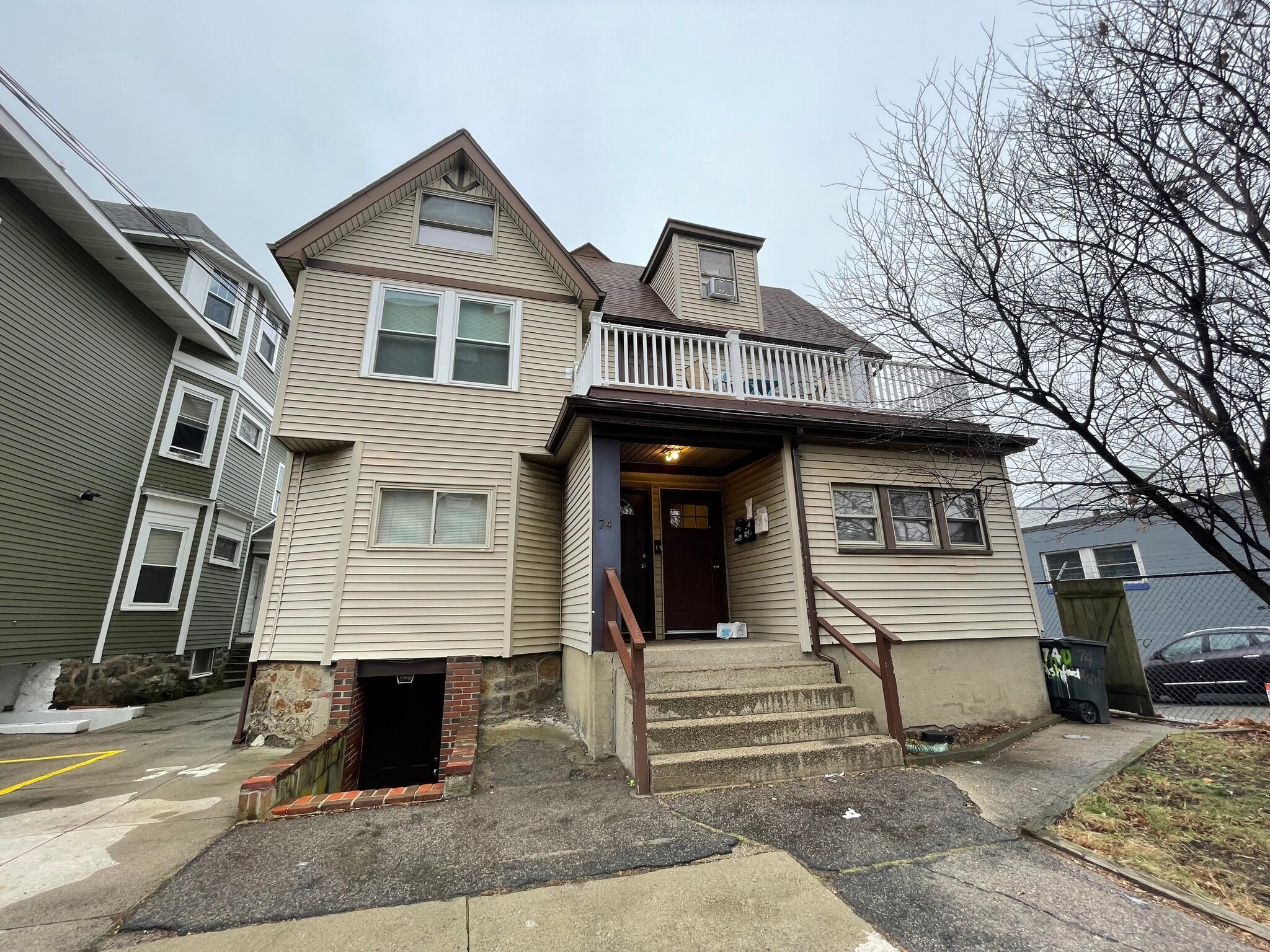 Building Photo - 74 Ashford St