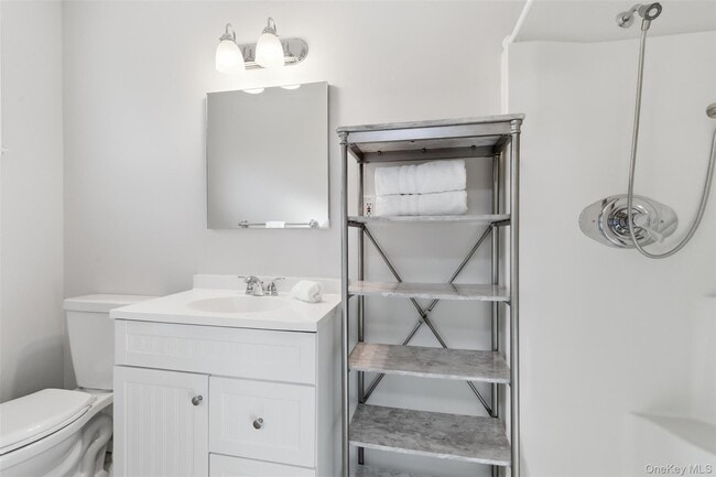 Building Photo - 120 Greenlawn Rd