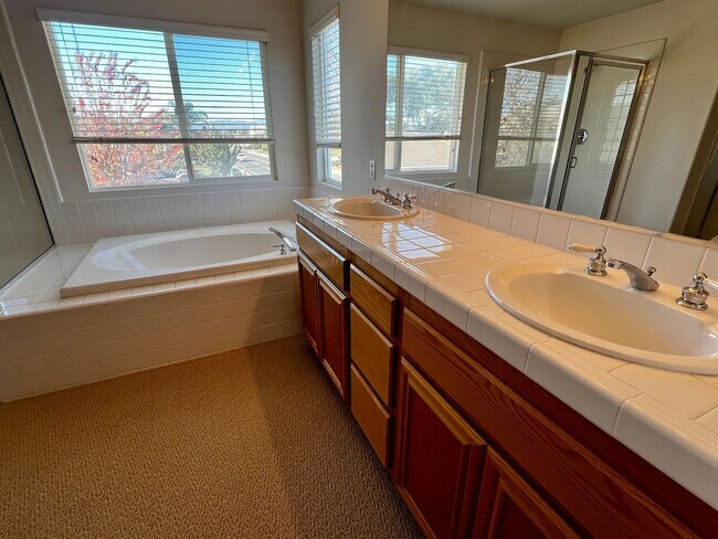 Building Photo - Spacious 4-Bedroom Murrieta Home with Loft & 3-Car Garage